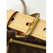 Сумка Louis Vuitton Bumbag из классической канвы Monogram с кожаной нашивкой